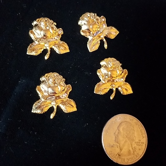 24k Gold Plated Charm - 1 charm No Hole - Picture 1 of 1